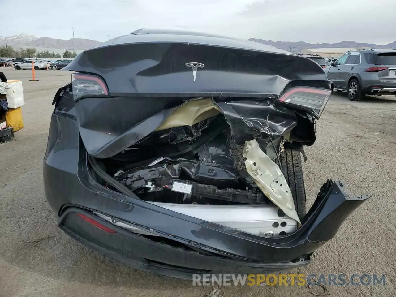 6 Photograph of a damaged car 7SAYGDEE7SF243340 TESLA MODEL Y 2025