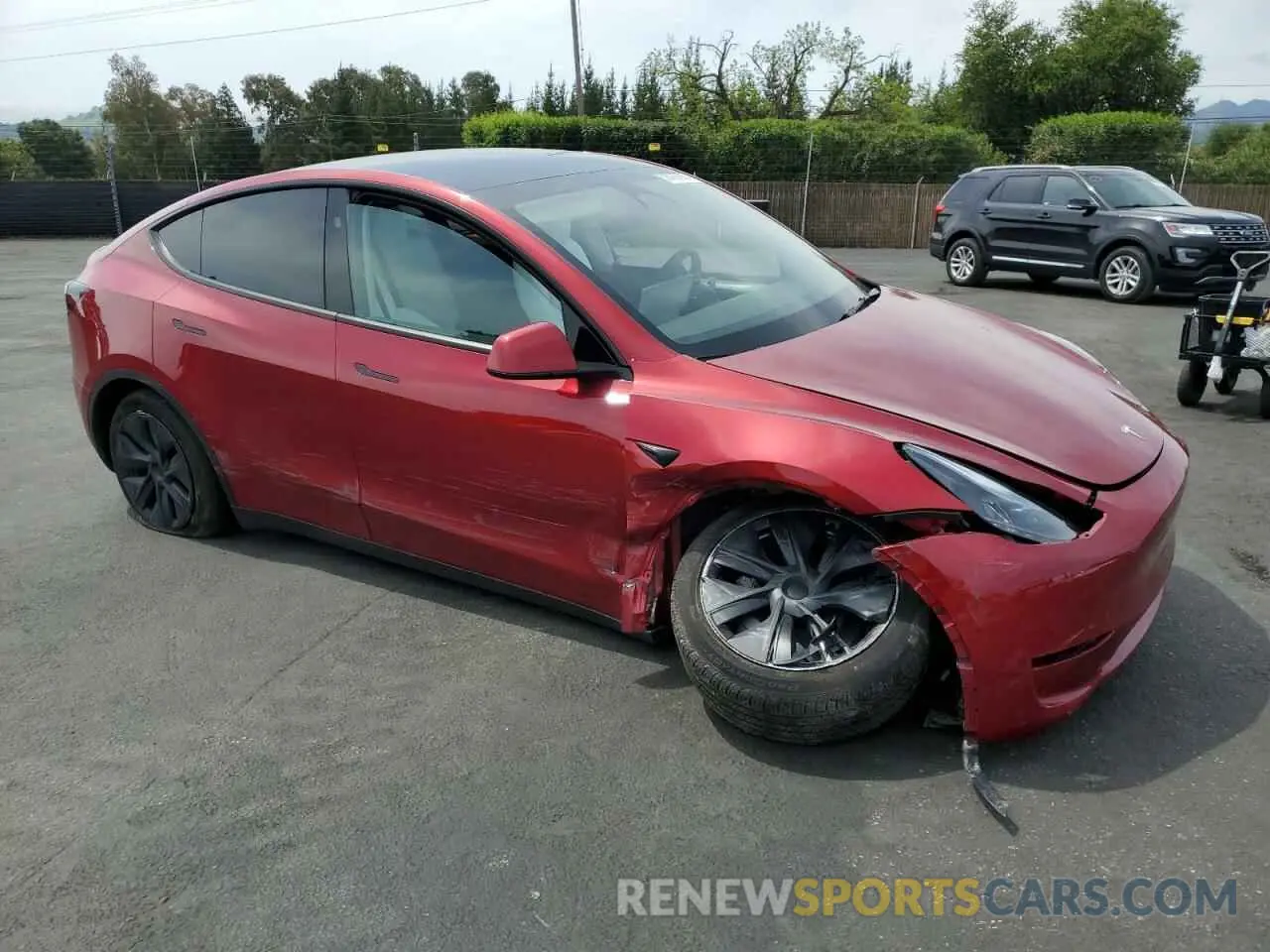 4 Photograph of a damaged car 7SAYGDEE8SF235120 TESLA MODEL Y 2025