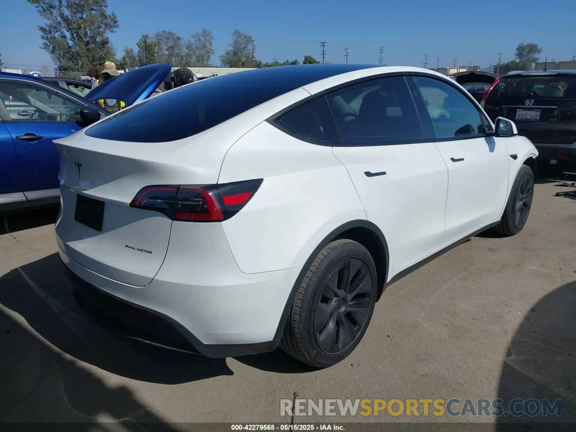 4 Photograph of a damaged car 7SAYGDEE8SF256856 TESLA MODEL Y 2025