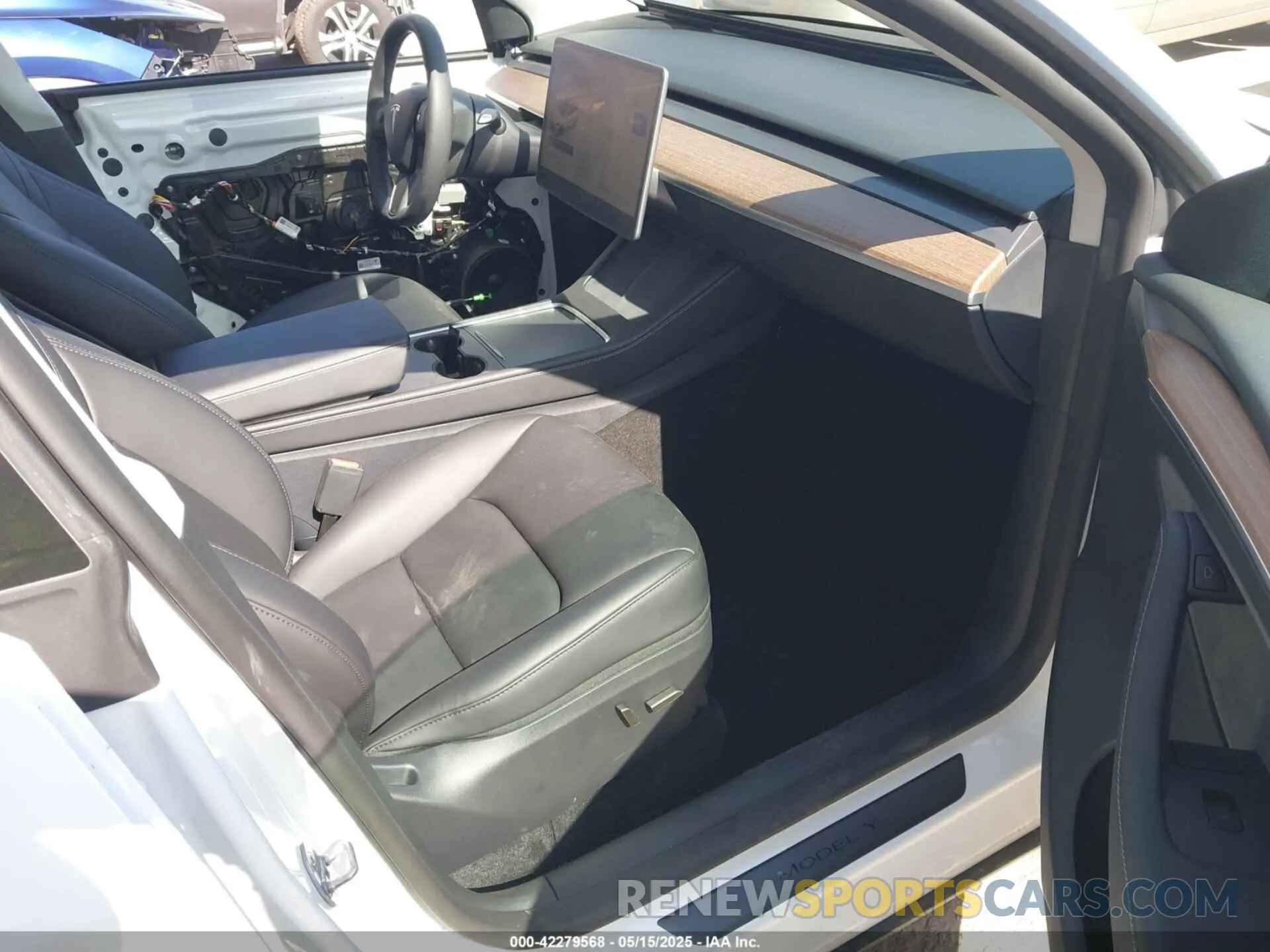5 Photograph of a damaged car 7SAYGDEE8SF256856 TESLA MODEL Y 2025