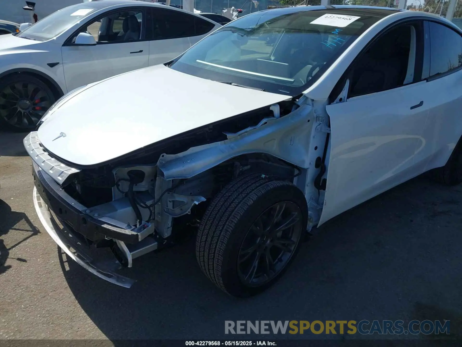 6 Photograph of a damaged car 7SAYGDEE8SF256856 TESLA MODEL Y 2025