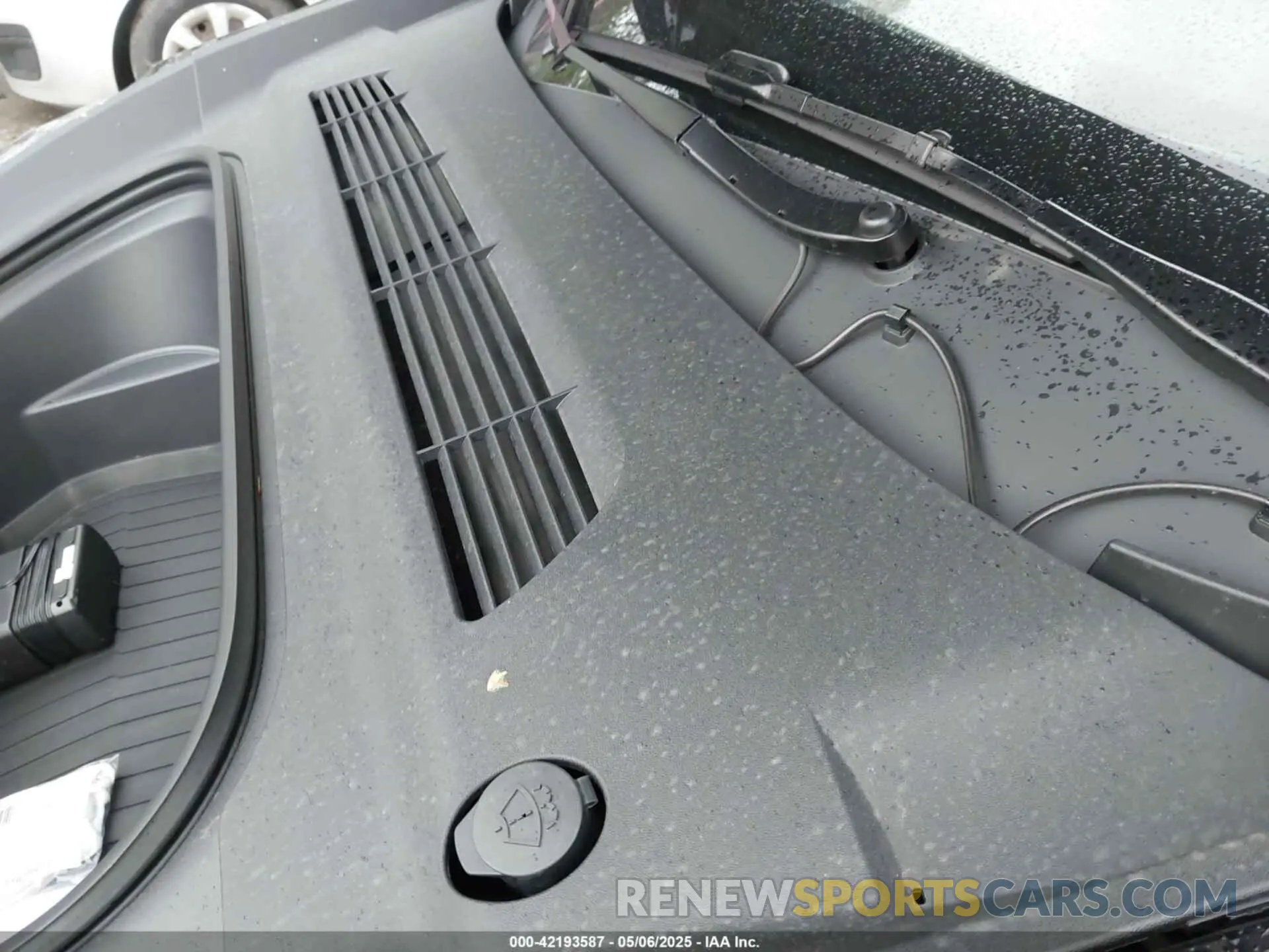 10 Photograph of a damaged car 7SAYGDEE9SA367039 TESLA MODEL Y 2025