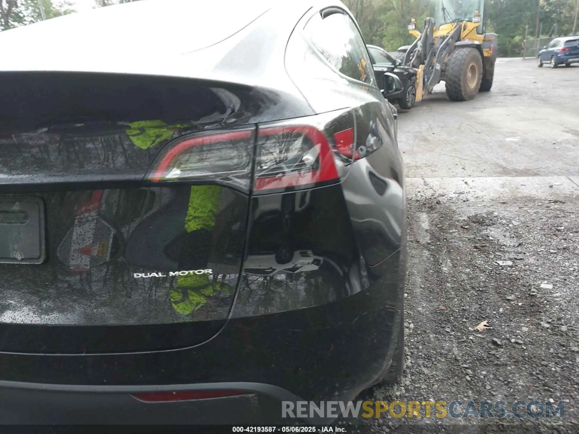 11 Photograph of a damaged car 7SAYGDEE9SA367039 TESLA MODEL Y 2025