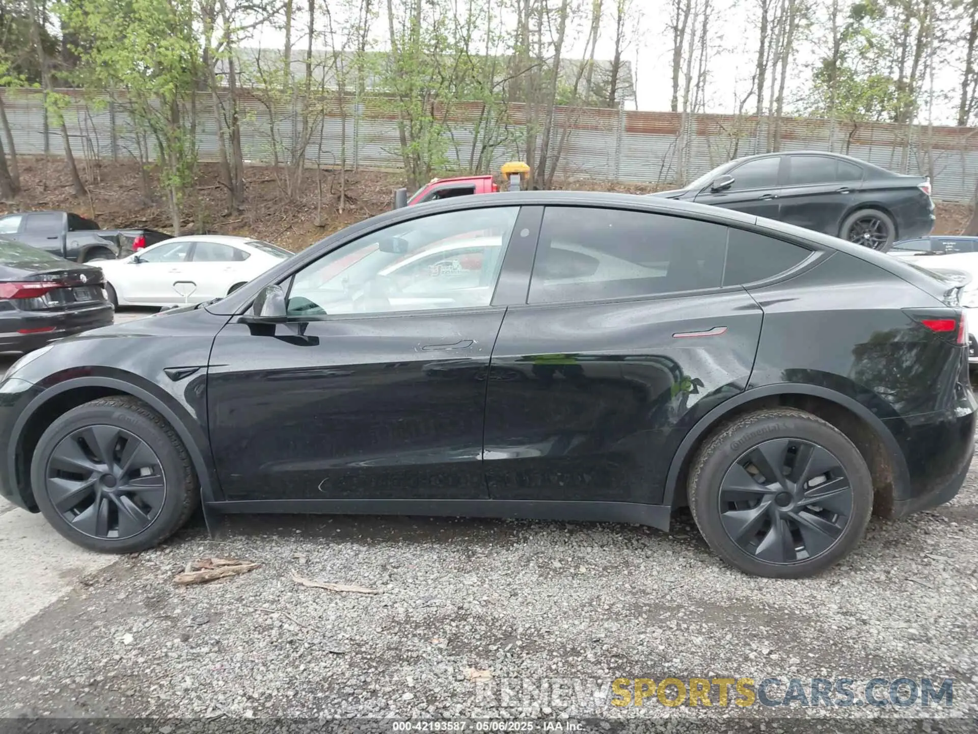 14 Photograph of a damaged car 7SAYGDEE9SA367039 TESLA MODEL Y 2025