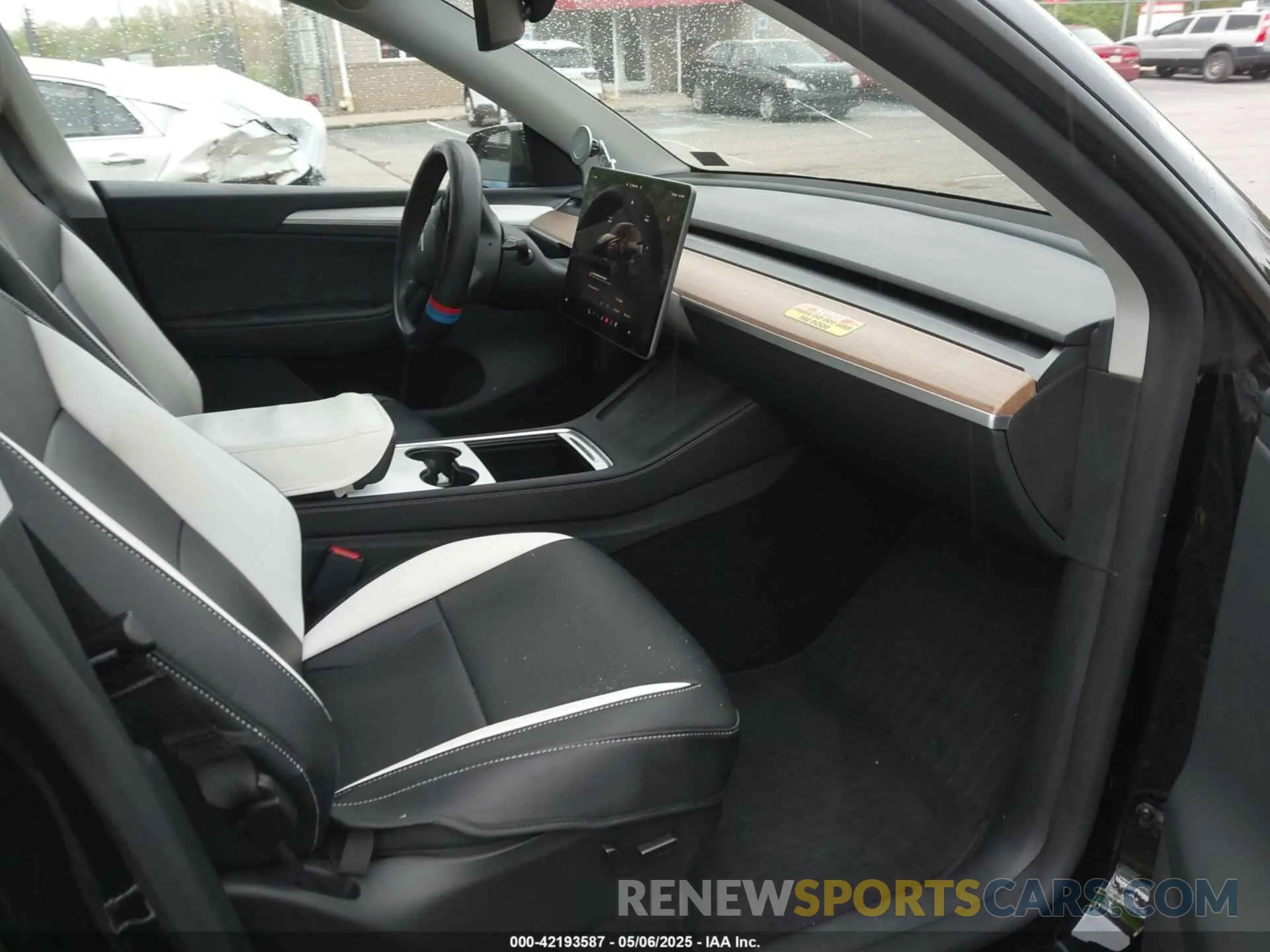 5 Photograph of a damaged car 7SAYGDEE9SA367039 TESLA MODEL Y 2025