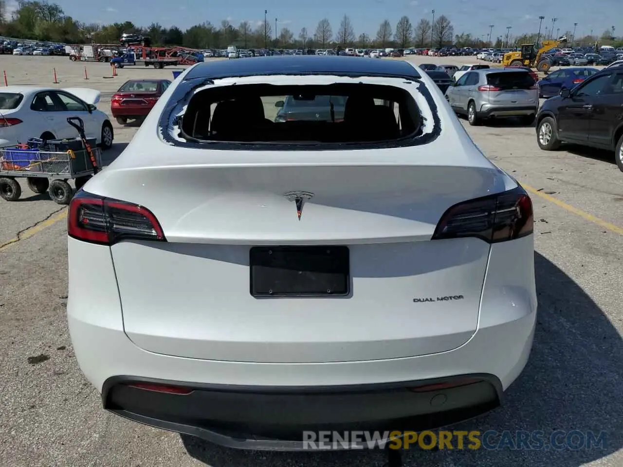 6 Photograph of a damaged car 7SAYGDEE9SF224403 TESLA MODEL Y 2025