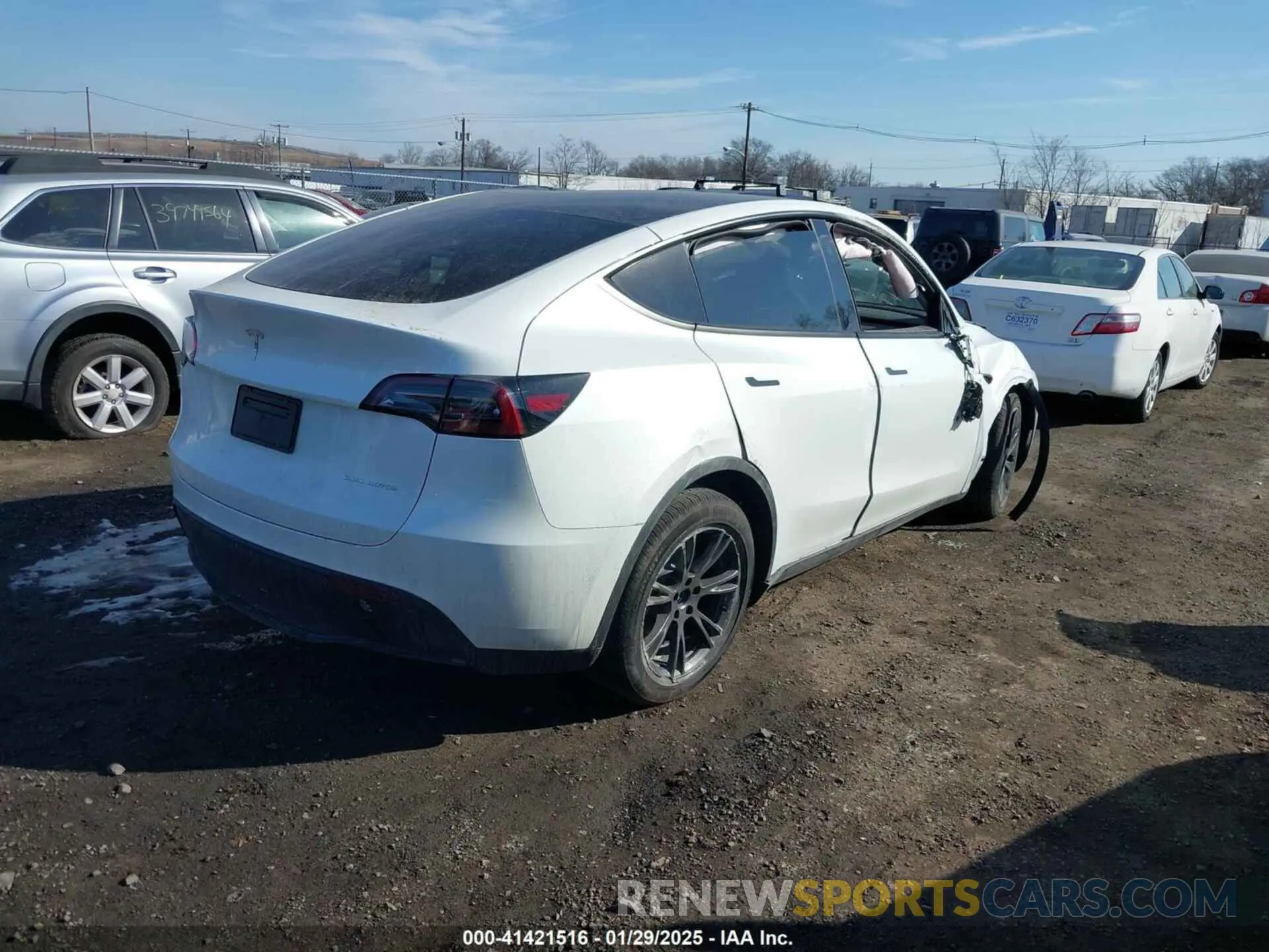 4 Photograph of a damaged car 7SAYGDEE9SF248135 TESLA MODEL Y 2025