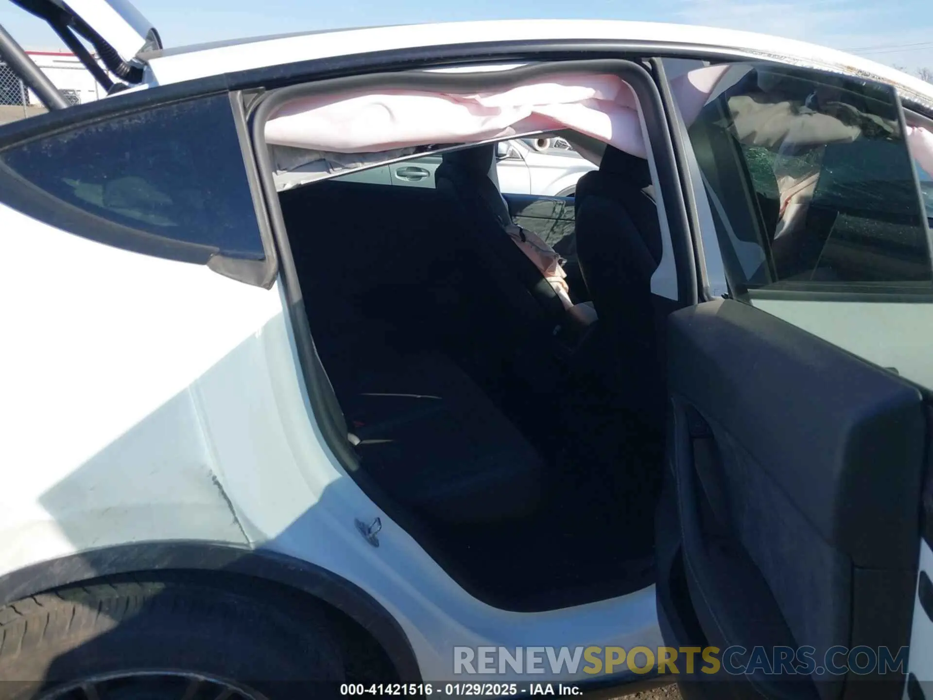 8 Photograph of a damaged car 7SAYGDEE9SF248135 TESLA MODEL Y 2025