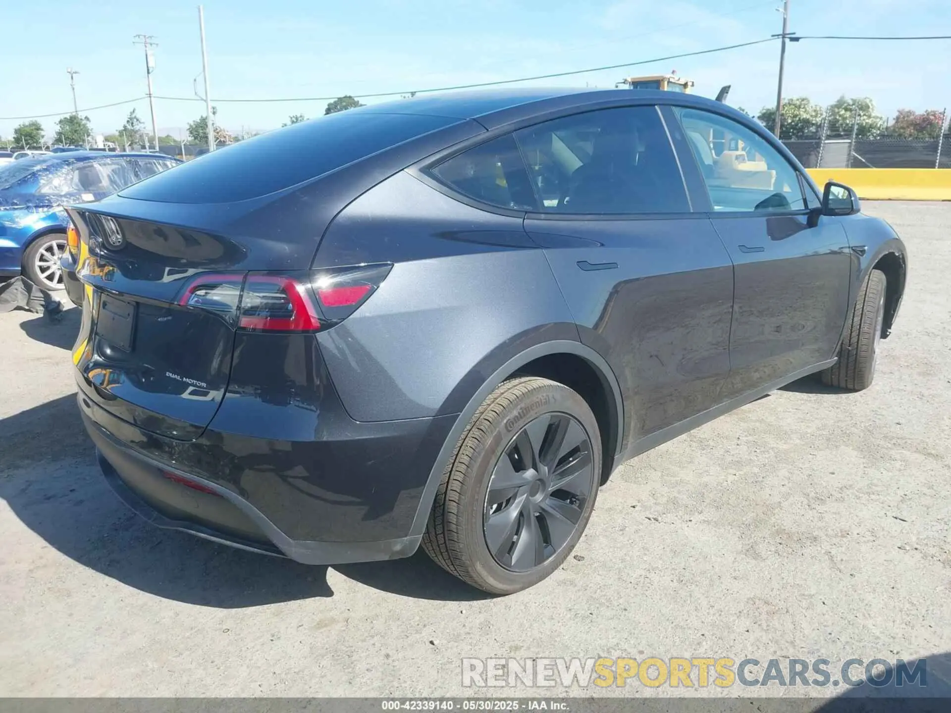 4 Photograph of a damaged car 7SAYGDEE9SF265307 TESLA MODEL Y 2025