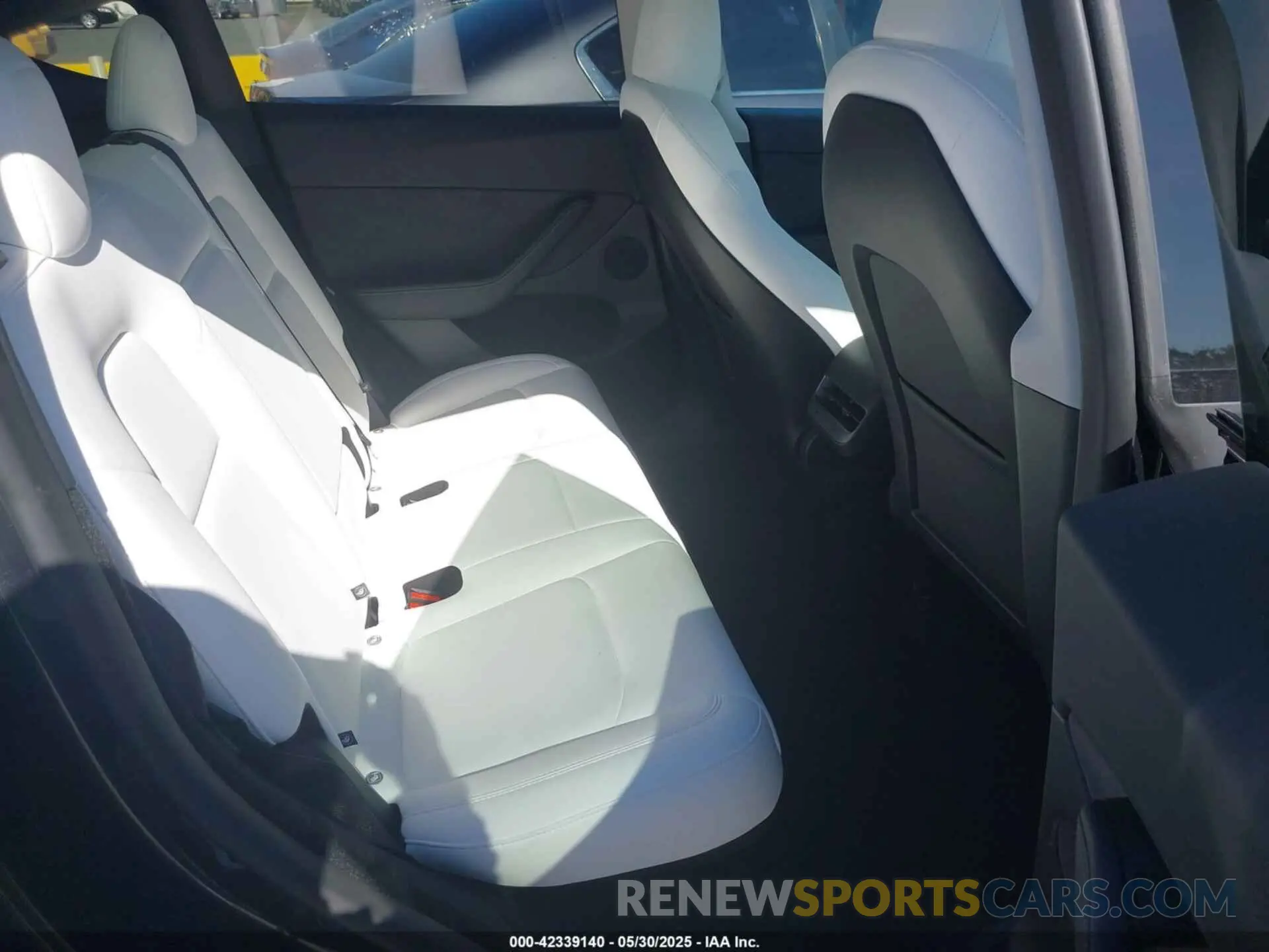 8 Photograph of a damaged car 7SAYGDEE9SF265307 TESLA MODEL Y 2025