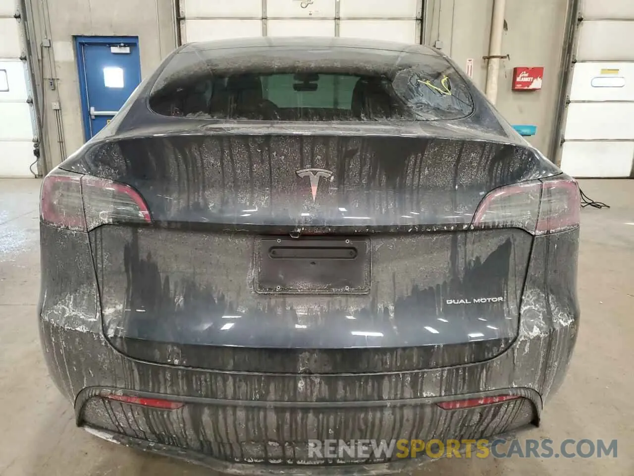 6 Photograph of a damaged car 7SAYGDEEXSA356034 TESLA MODEL Y 2025