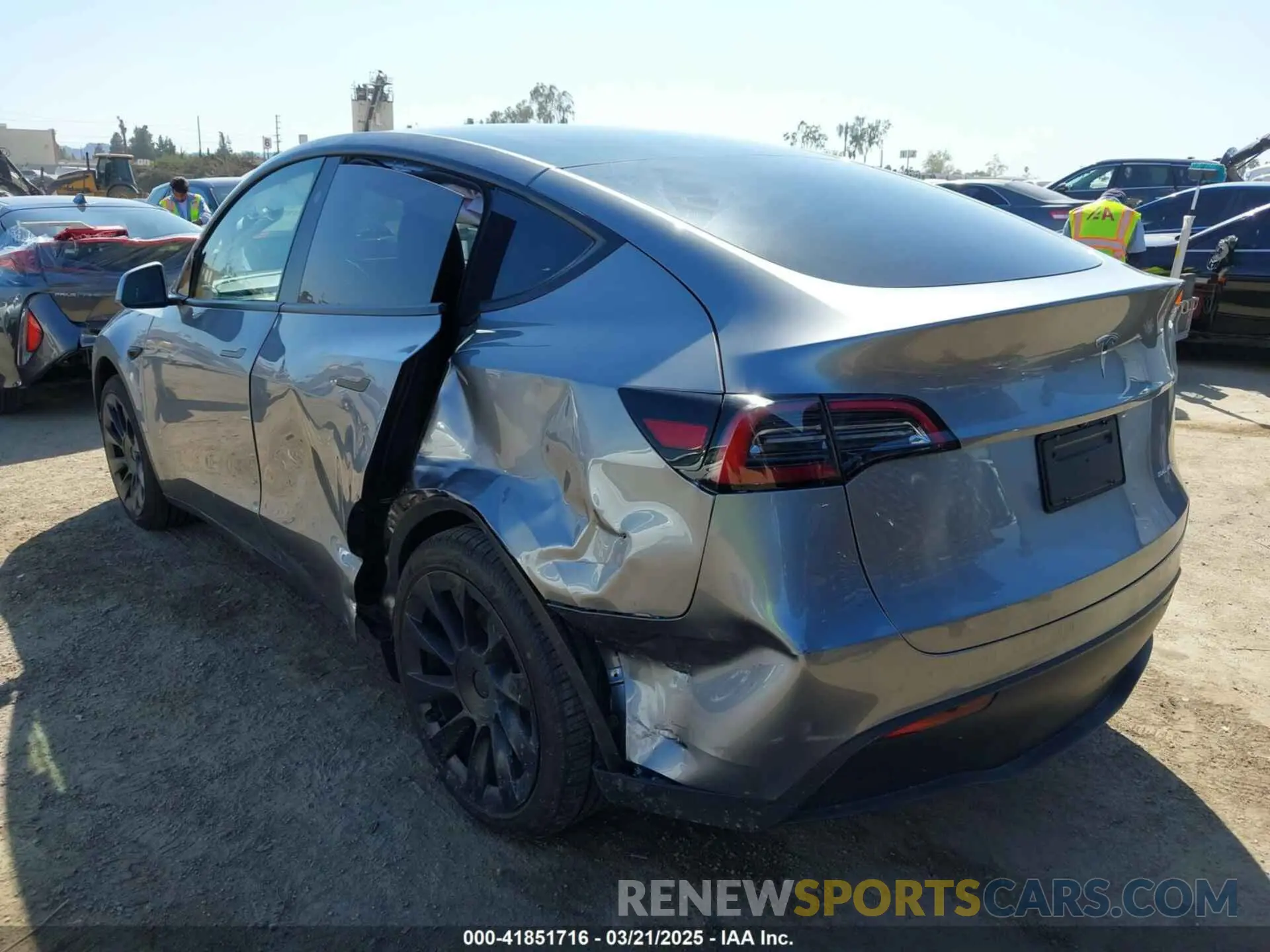 3 Photograph of a damaged car 7SAYGDEEXSF240903 TESLA MODEL Y 2025