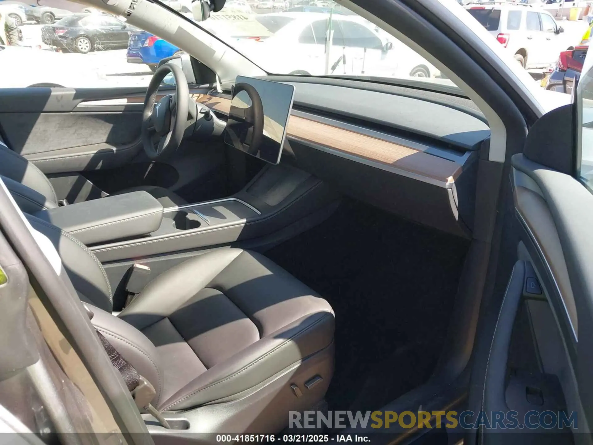 5 Photograph of a damaged car 7SAYGDEEXSF240903 TESLA MODEL Y 2025