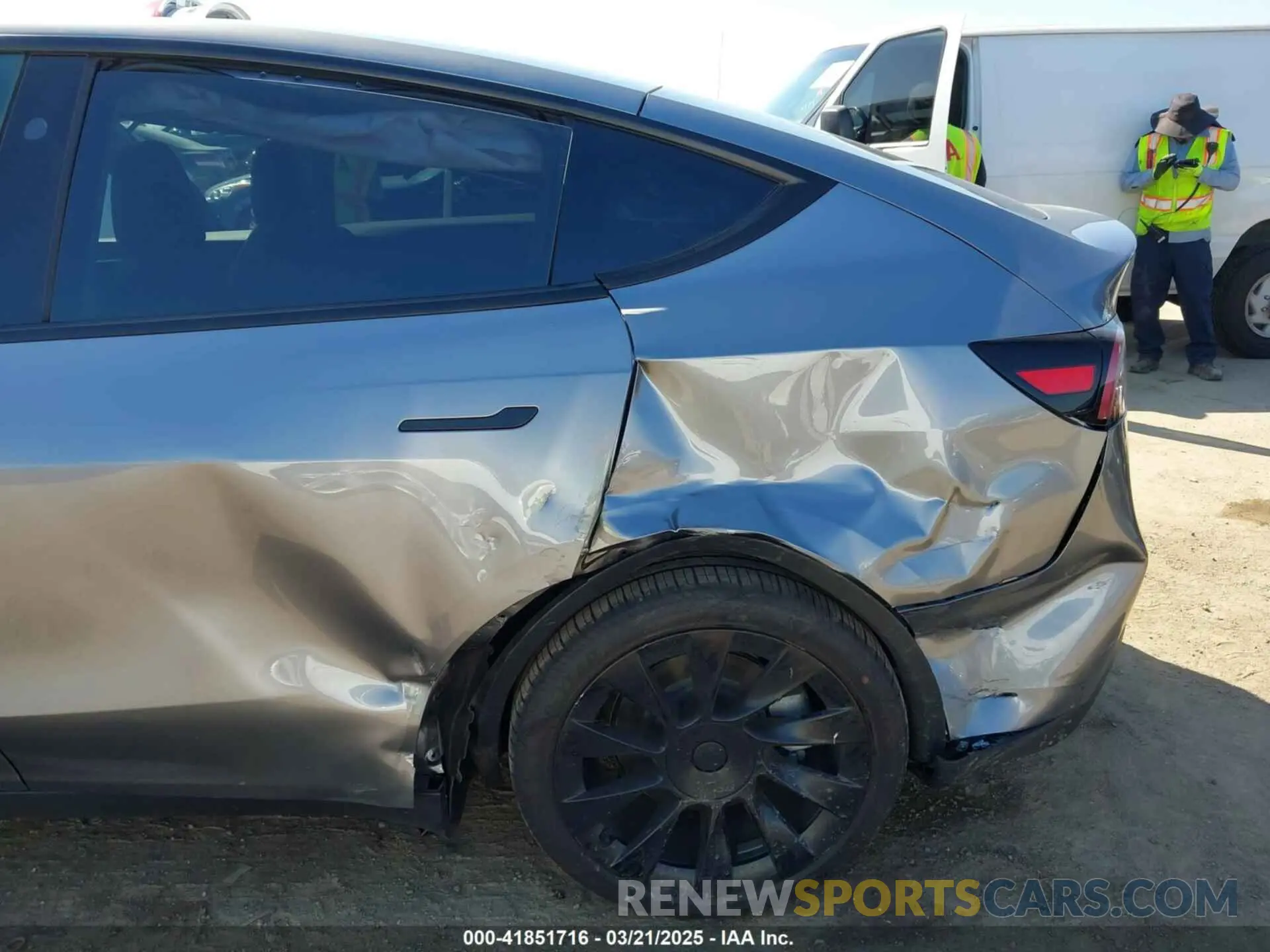 6 Photograph of a damaged car 7SAYGDEEXSF240903 TESLA MODEL Y 2025