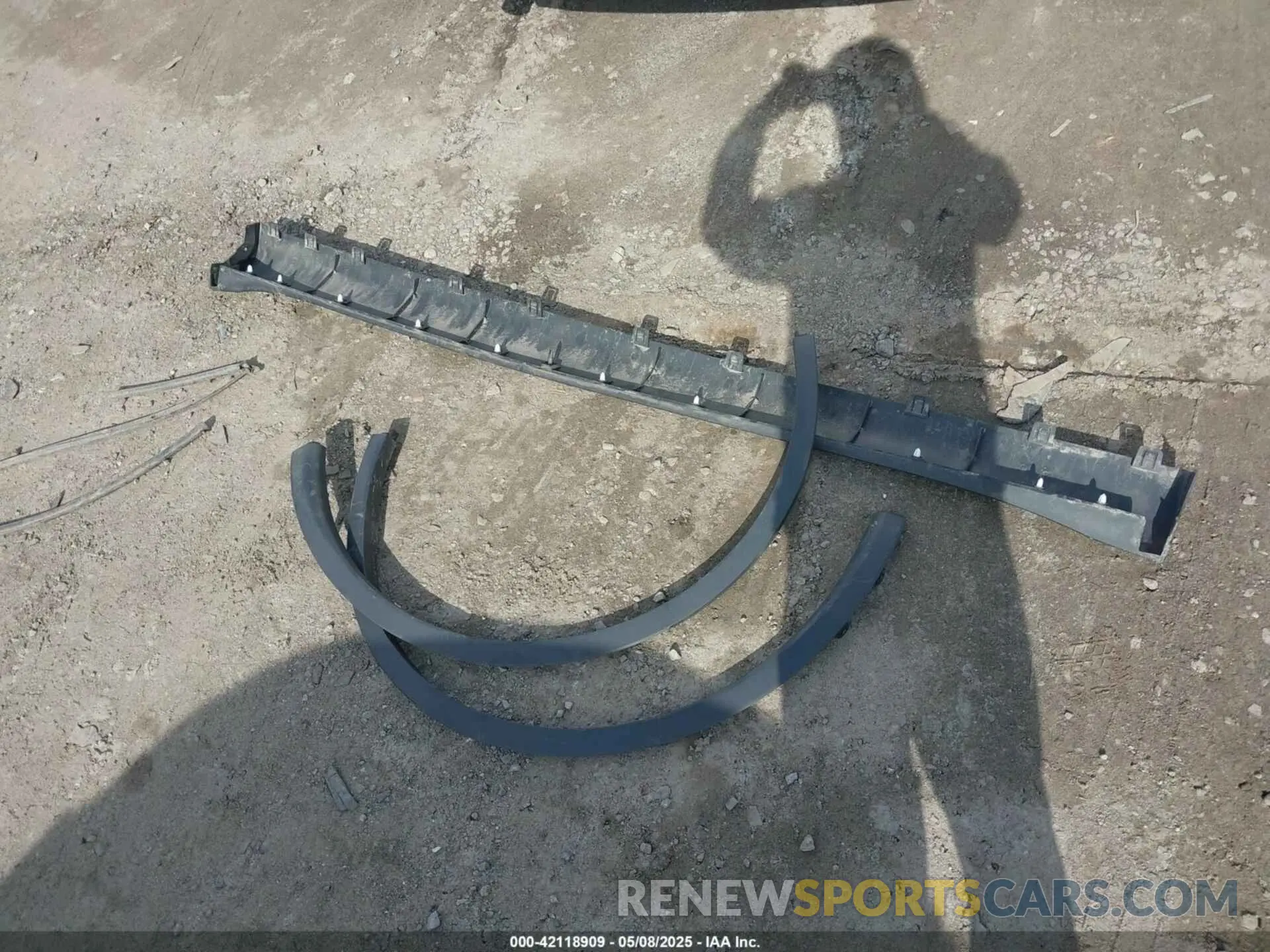 12 Photograph of a damaged car 7SAYGDEEXSF247365 TESLA MODEL Y 2025