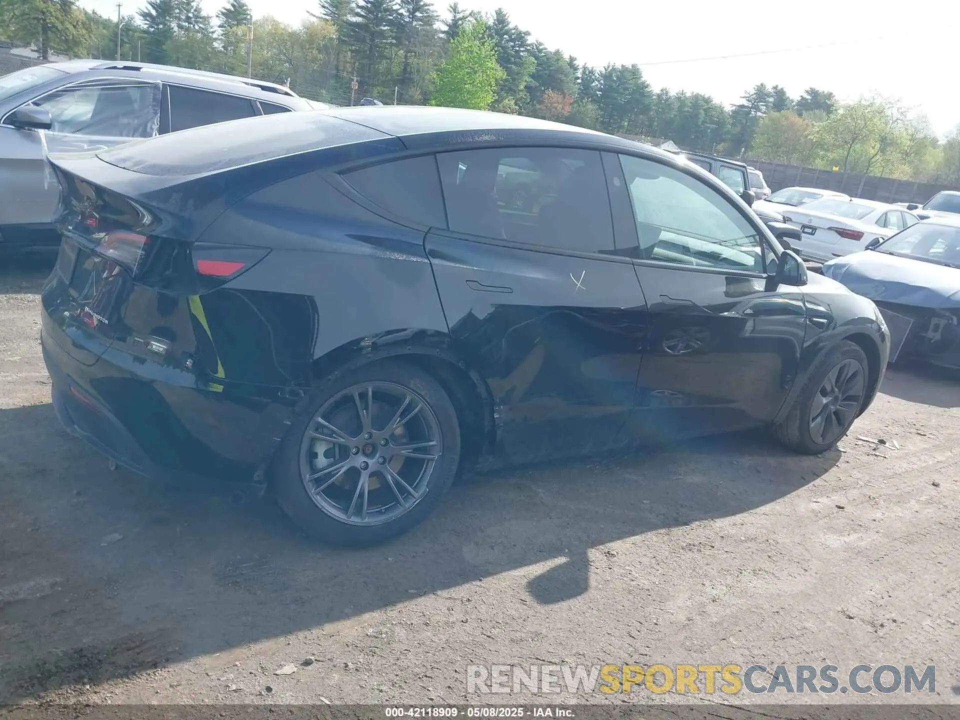 14 Photograph of a damaged car 7SAYGDEEXSF247365 TESLA MODEL Y 2025