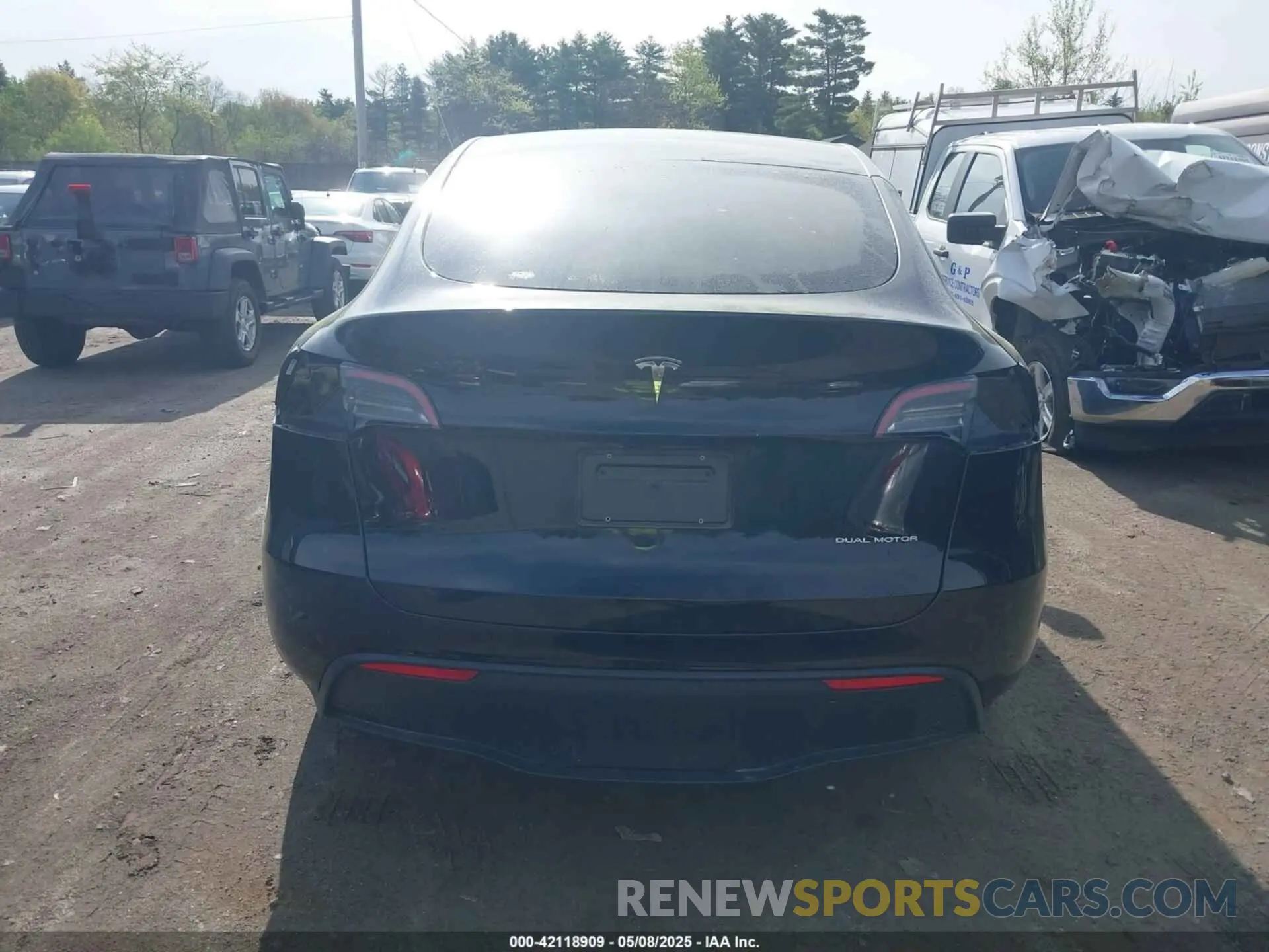 17 Photograph of a damaged car 7SAYGDEEXSF247365 TESLA MODEL Y 2025