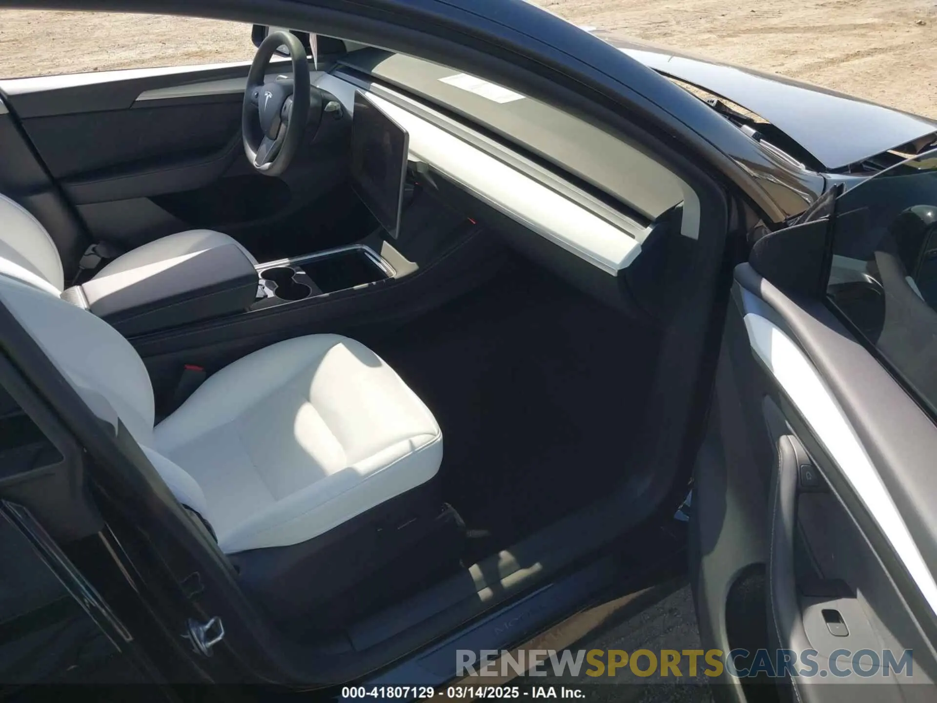 5 Photograph of a damaged car 7SAYGDEEXSF267888 TESLA MODEL Y 2025