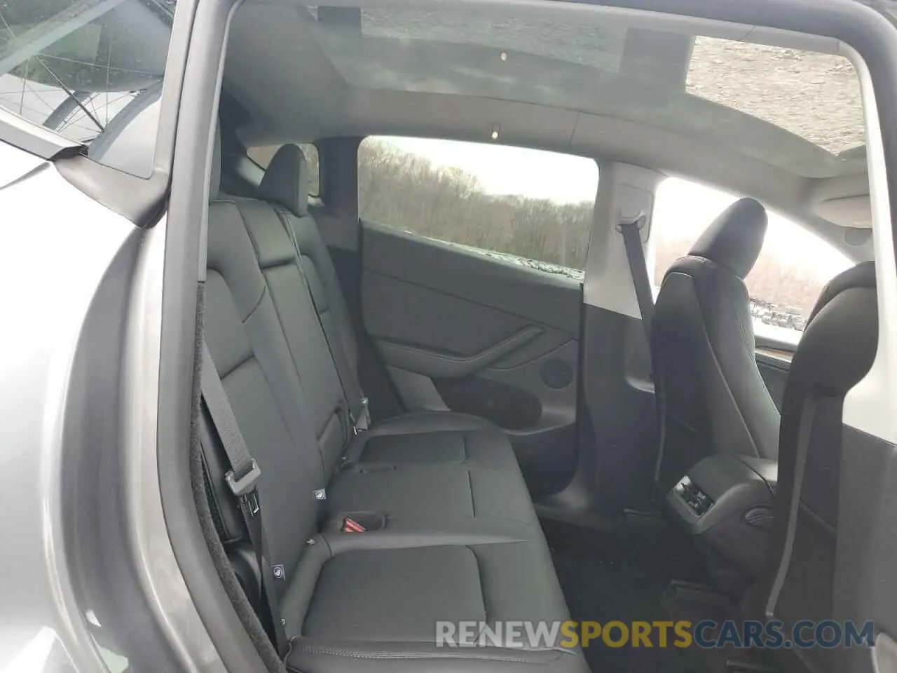 10 Photograph of a damaged car 7SAYGDEF1SF304352 TESLA MODEL Y 2025