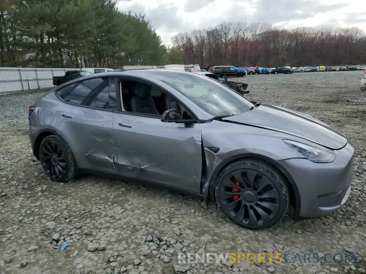 4 Photograph of a damaged car 7SAYGDEF1SF304352 TESLA MODEL Y 2025