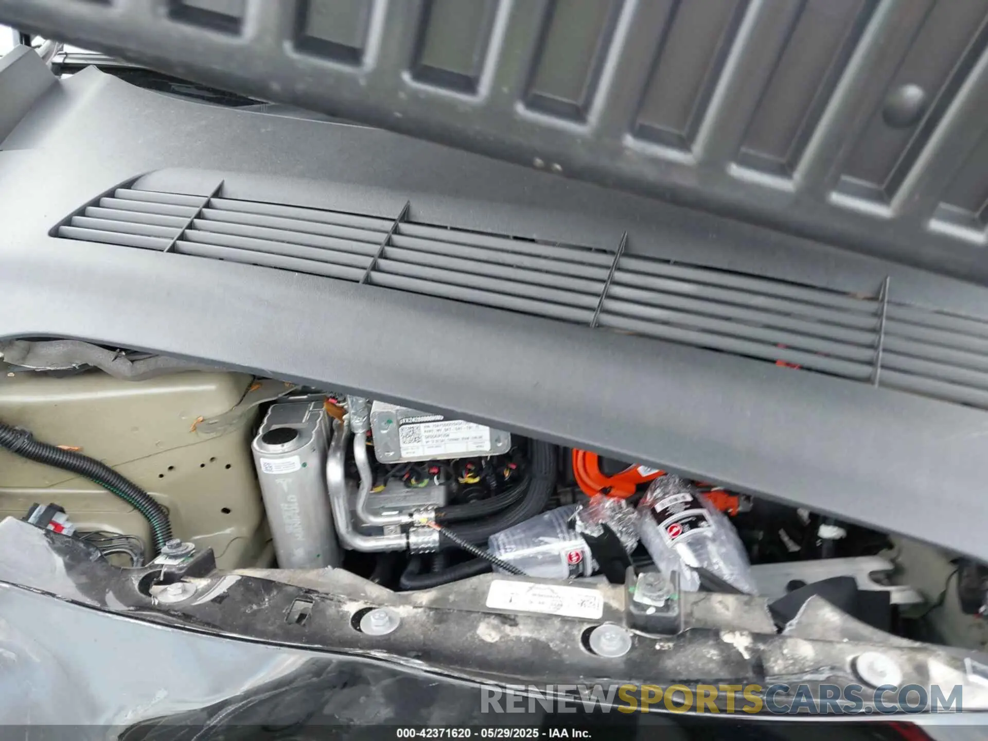 10 Photograph of a damaged car 7SAYGDEF2SA341357 TESLA MODEL Y 2025
