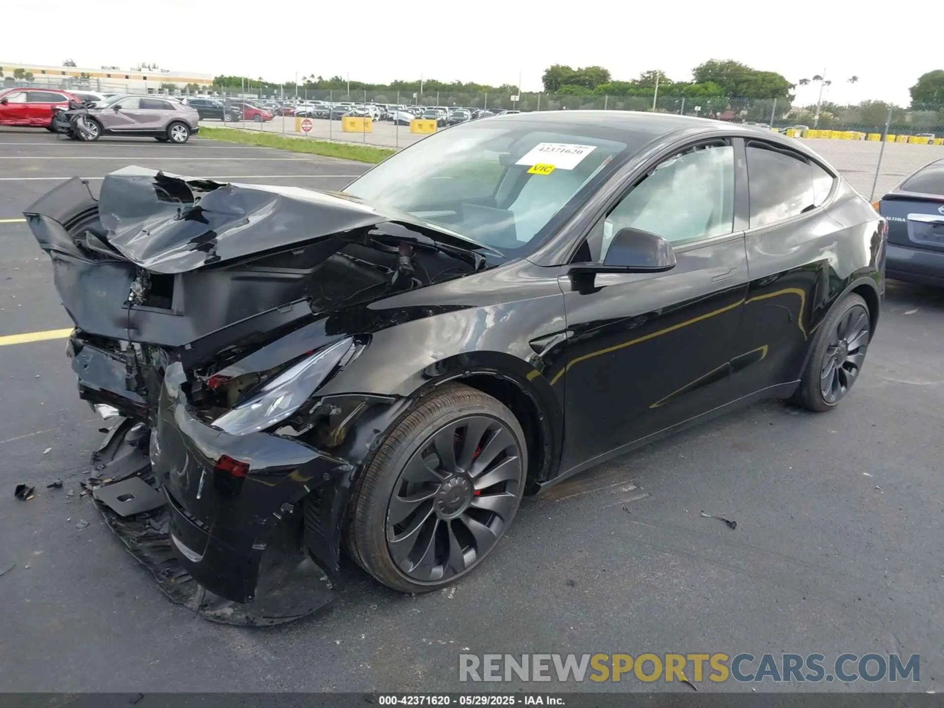 2 Photograph of a damaged car 7SAYGDEF2SA341357 TESLA MODEL Y 2025