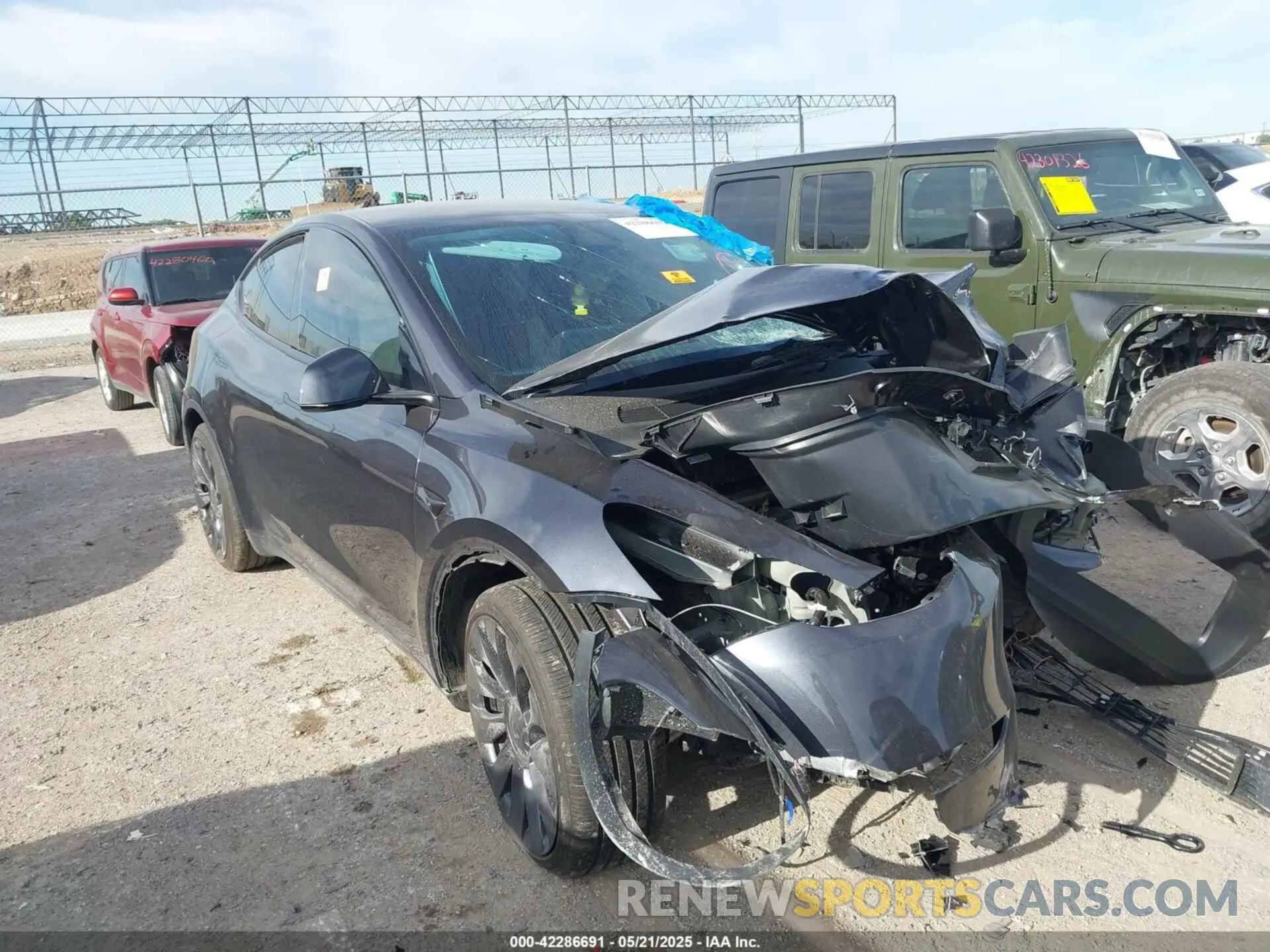1 Photograph of a damaged car 7SAYGDEF2SA366176 TESLA MODEL Y 2025