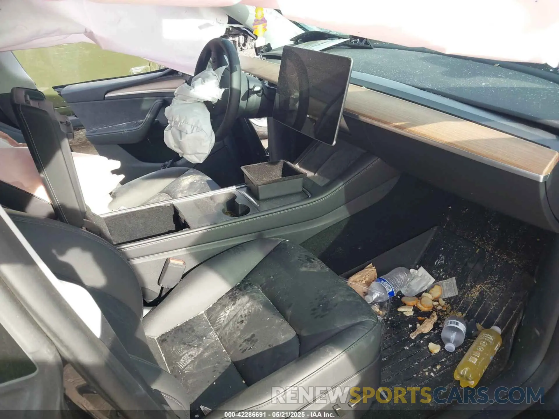 5 Photograph of a damaged car 7SAYGDEF2SA366176 TESLA MODEL Y 2025