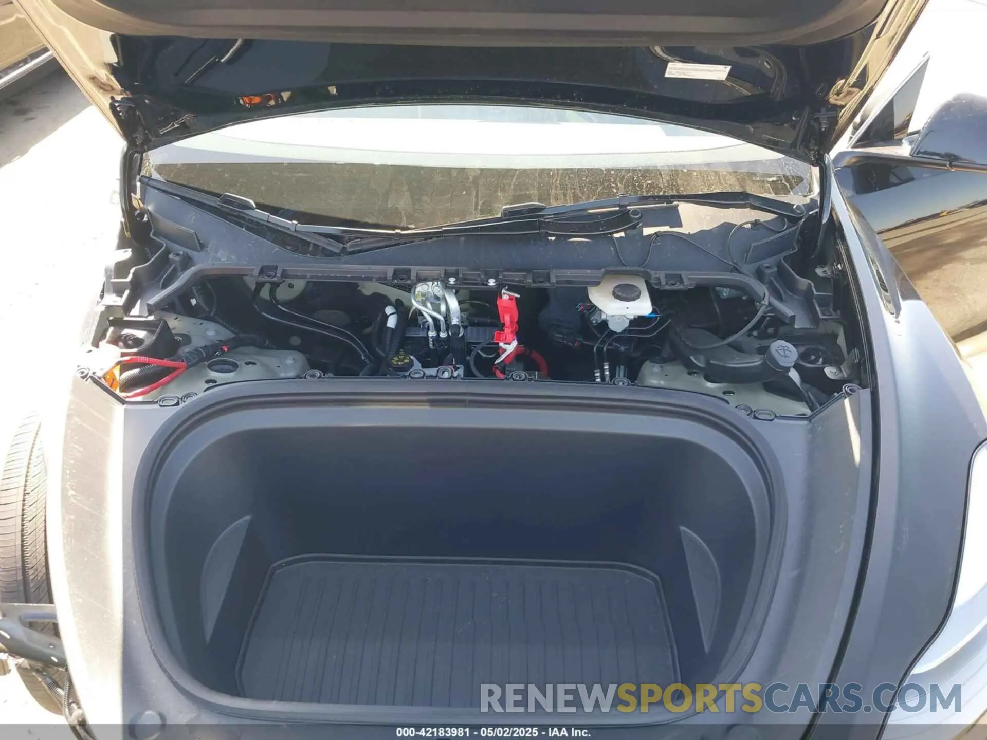 10 Photograph of a damaged car 7SAYGDEF2SF300505 TESLA MODEL Y 2025