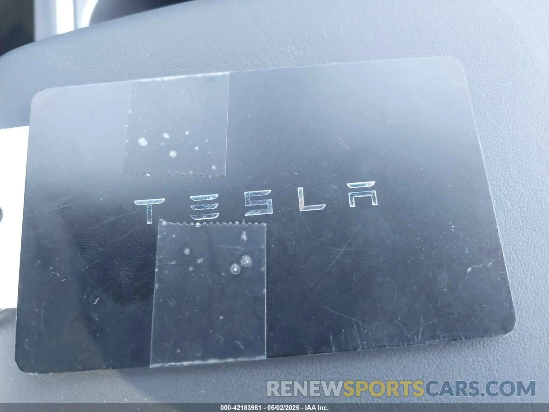 11 Photograph of a damaged car 7SAYGDEF2SF300505 TESLA MODEL Y 2025
