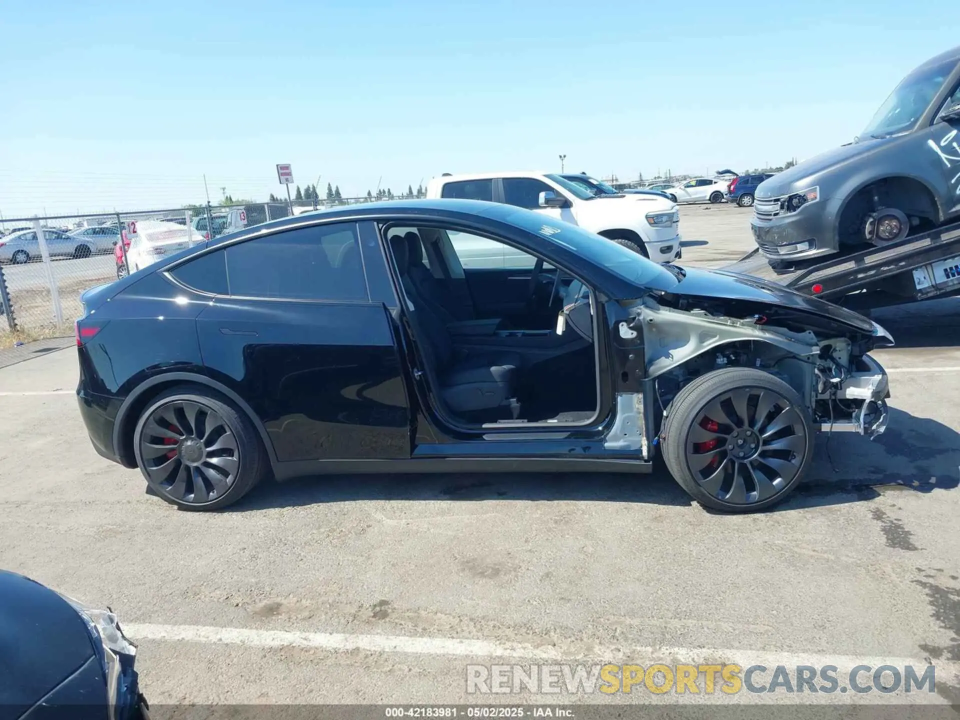 14 Photograph of a damaged car 7SAYGDEF2SF300505 TESLA MODEL Y 2025
