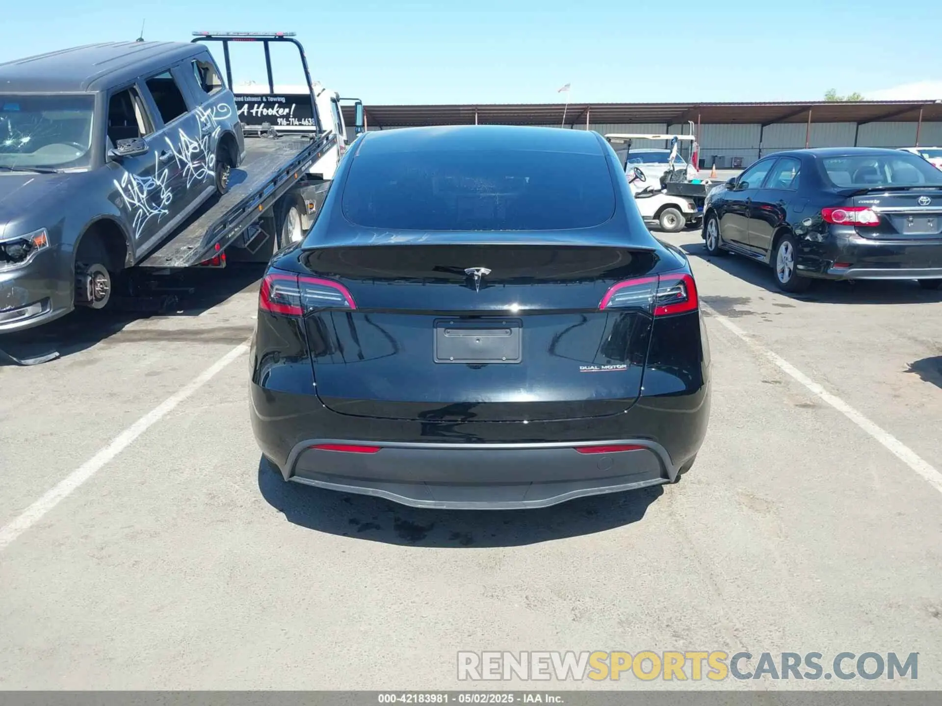 17 Photograph of a damaged car 7SAYGDEF2SF300505 TESLA MODEL Y 2025