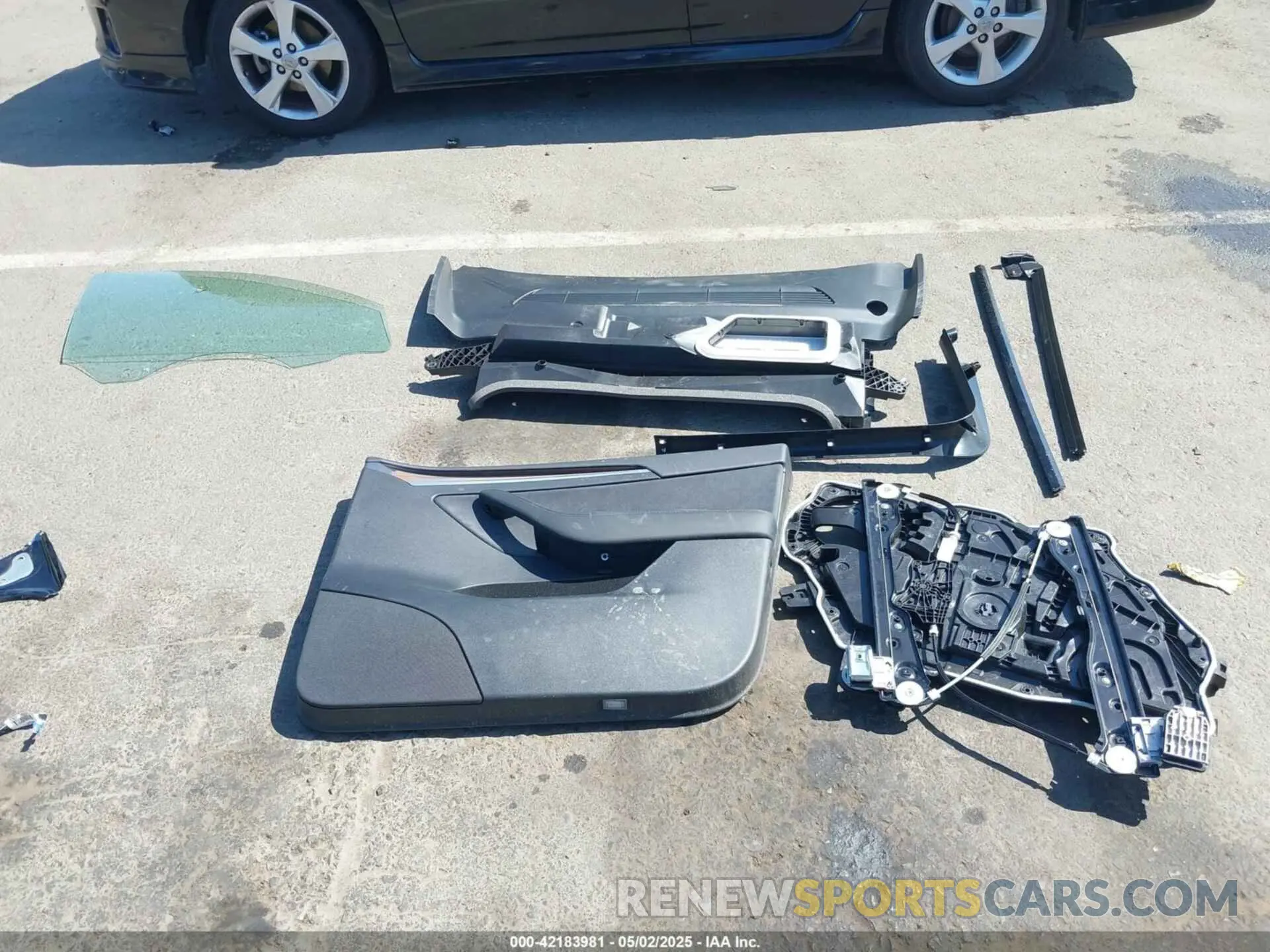 20 Photograph of a damaged car 7SAYGDEF2SF300505 TESLA MODEL Y 2025
