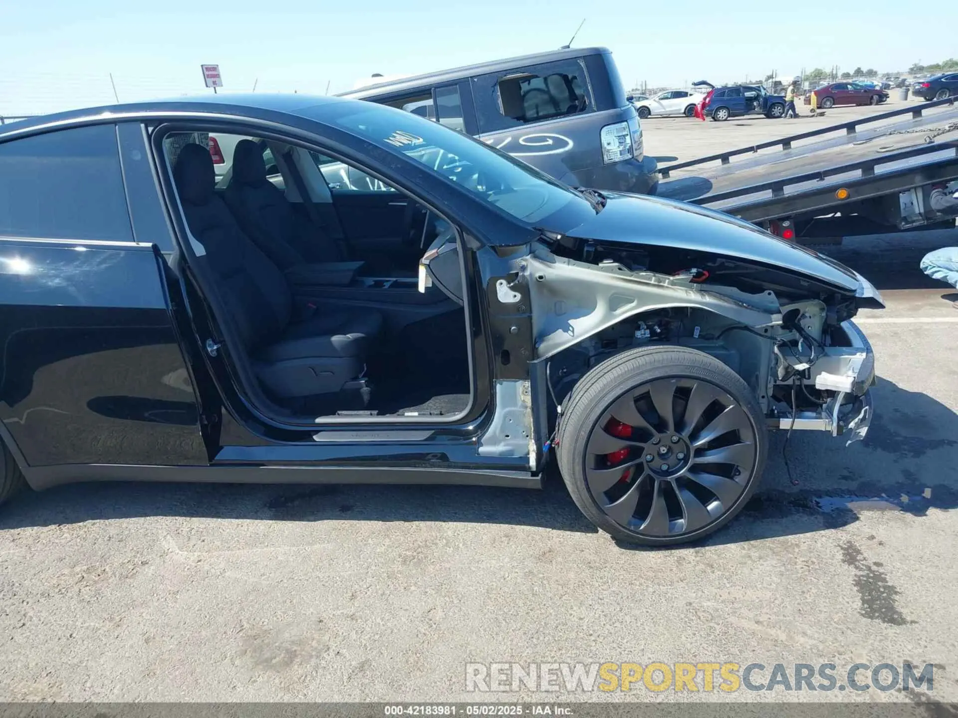21 Photograph of a damaged car 7SAYGDEF2SF300505 TESLA MODEL Y 2025
