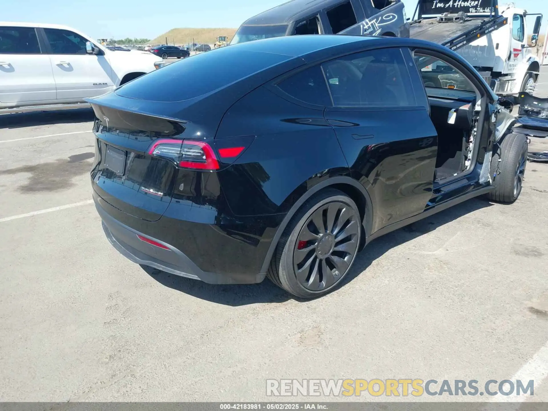 4 Photograph of a damaged car 7SAYGDEF2SF300505 TESLA MODEL Y 2025