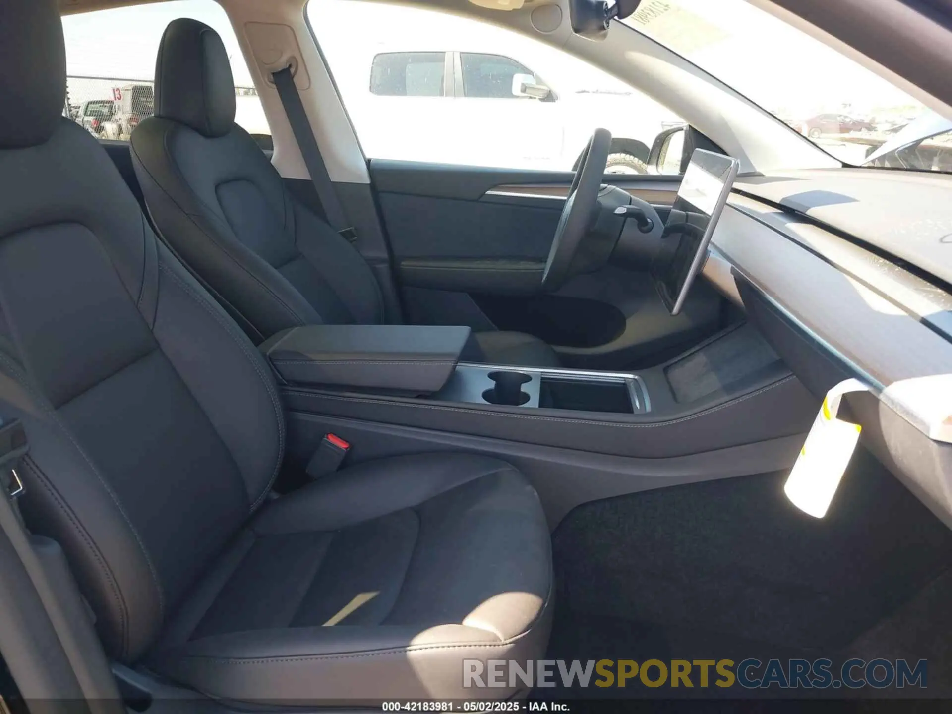 5 Photograph of a damaged car 7SAYGDEF2SF300505 TESLA MODEL Y 2025