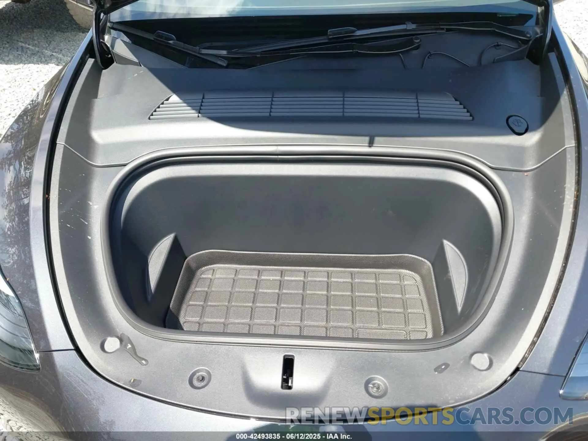 10 Photograph of a damaged car 7SAYGDEF3SF254196 TESLA MODEL Y 2025