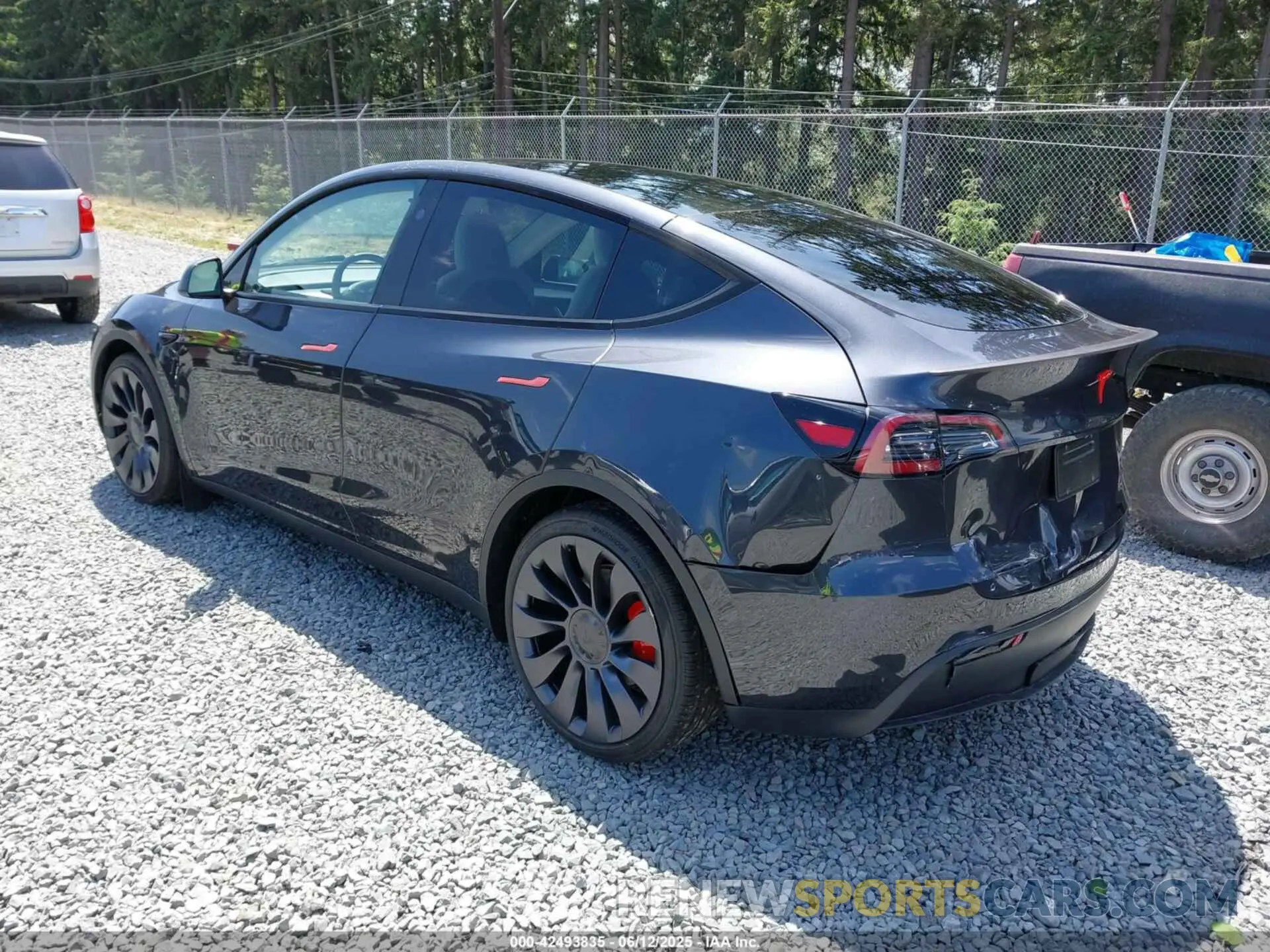3 Photograph of a damaged car 7SAYGDEF3SF254196 TESLA MODEL Y 2025