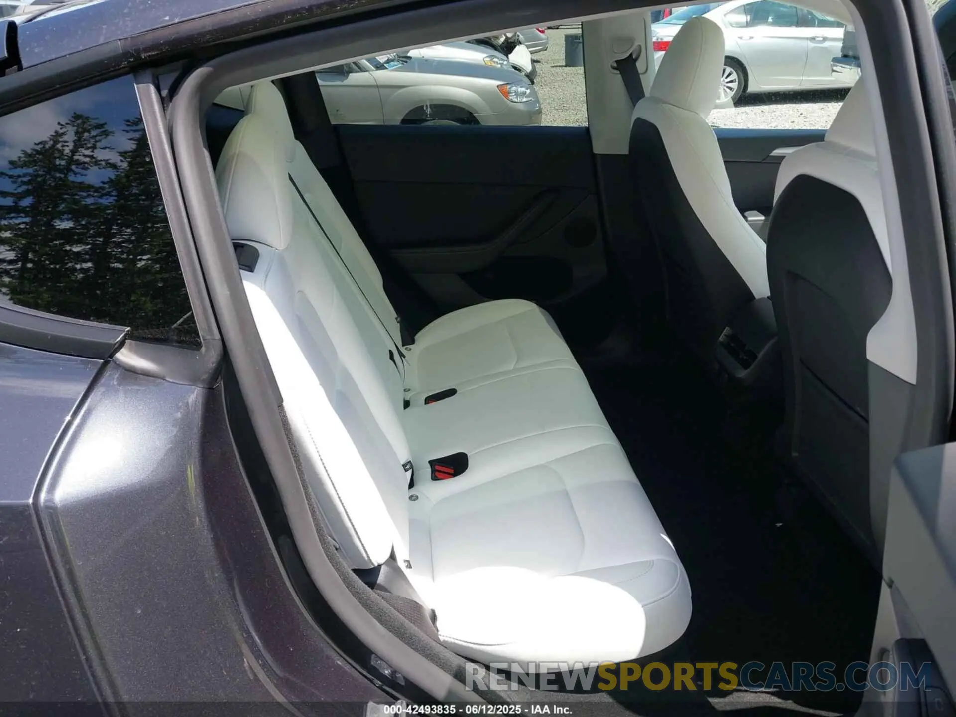 8 Photograph of a damaged car 7SAYGDEF3SF254196 TESLA MODEL Y 2025
