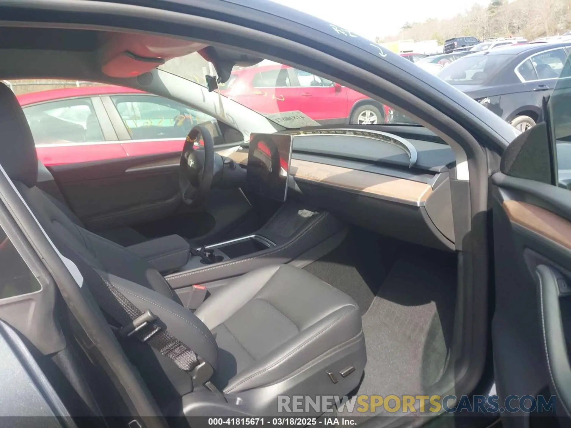 5 Photograph of a damaged car 7SAYGDEF4SA344146 TESLA MODEL Y 2025