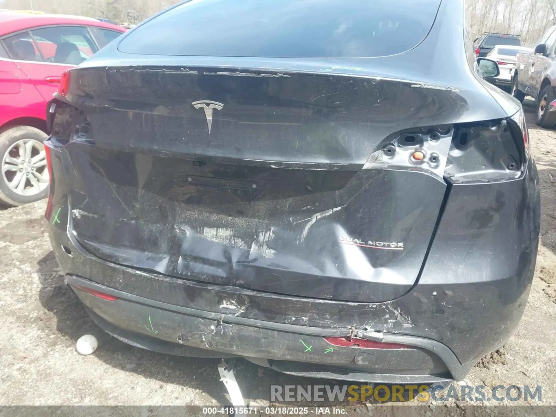 6 Photograph of a damaged car 7SAYGDEF4SA344146 TESLA MODEL Y 2025