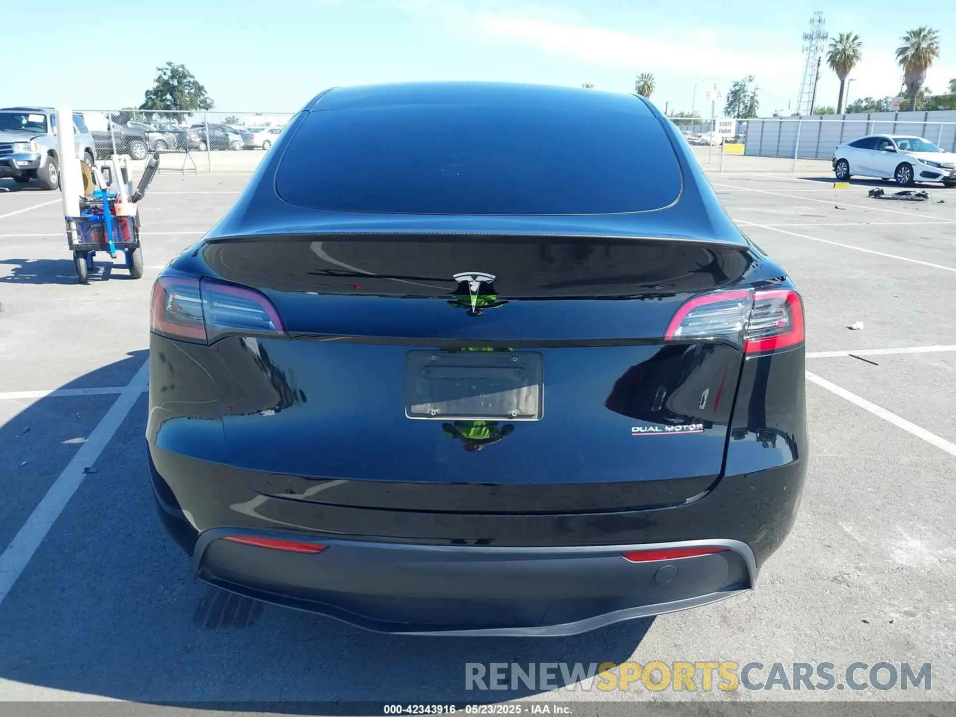 16 Photograph of a damaged car 7SAYGDEFXSF261145 TESLA MODEL Y 2025