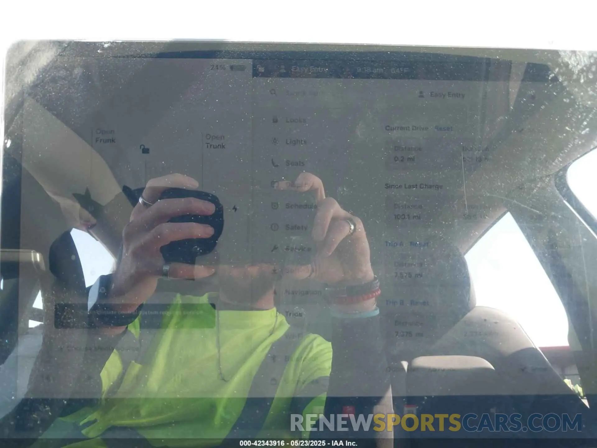 18 Photograph of a damaged car 7SAYGDEFXSF261145 TESLA MODEL Y 2025