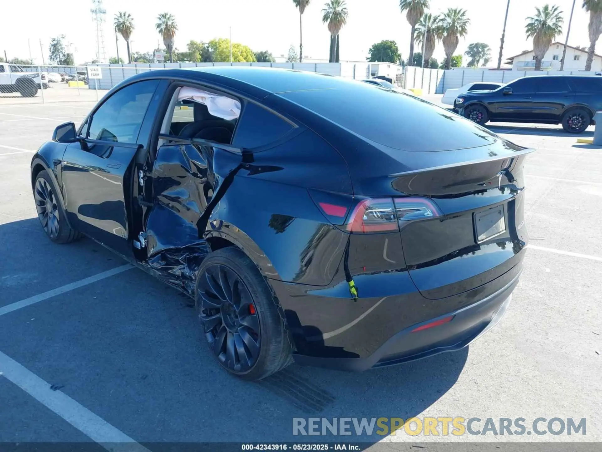 3 Photograph of a damaged car 7SAYGDEFXSF261145 TESLA MODEL Y 2025