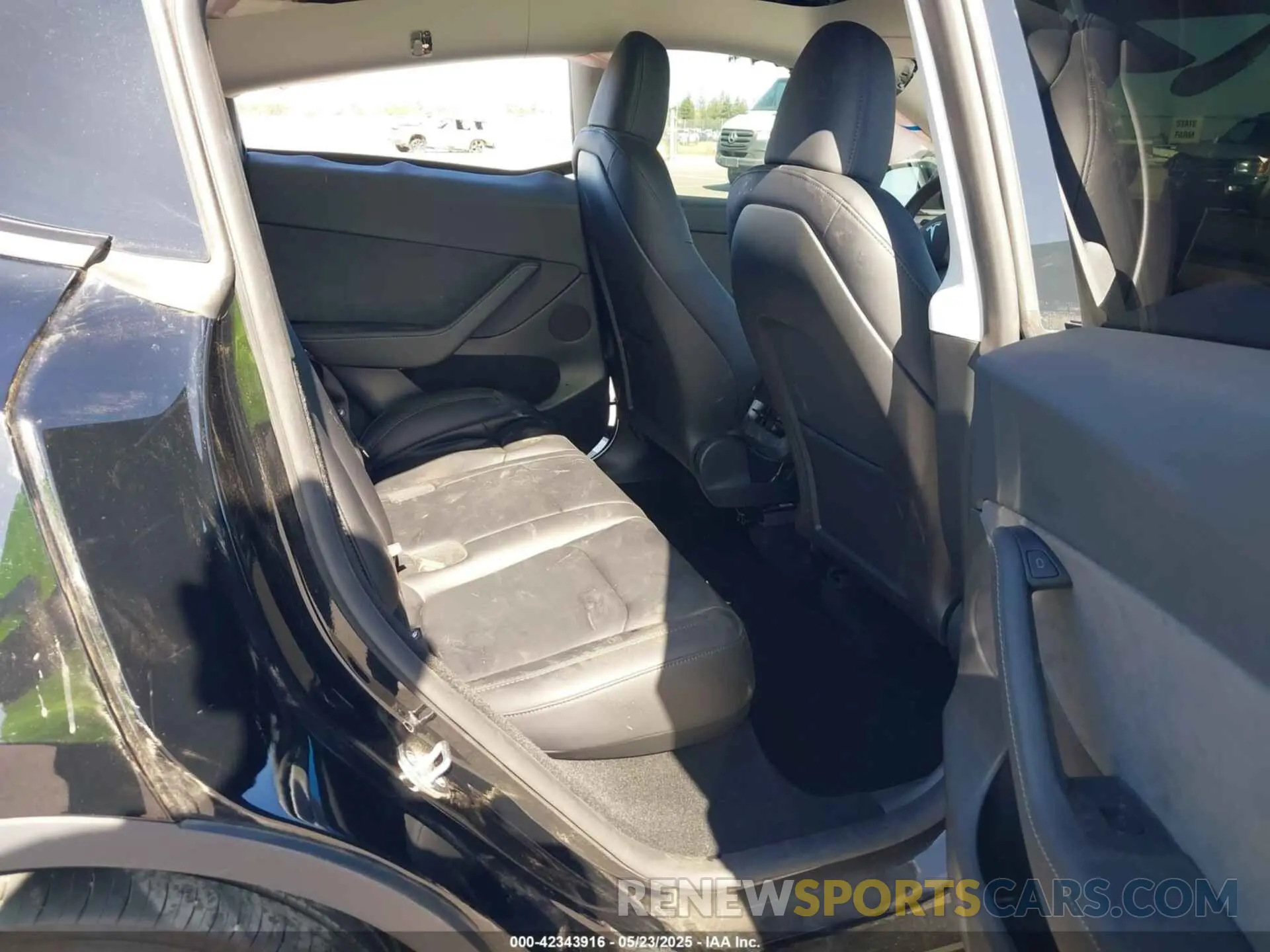 8 Photograph of a damaged car 7SAYGDEFXSF261145 TESLA MODEL Y 2025