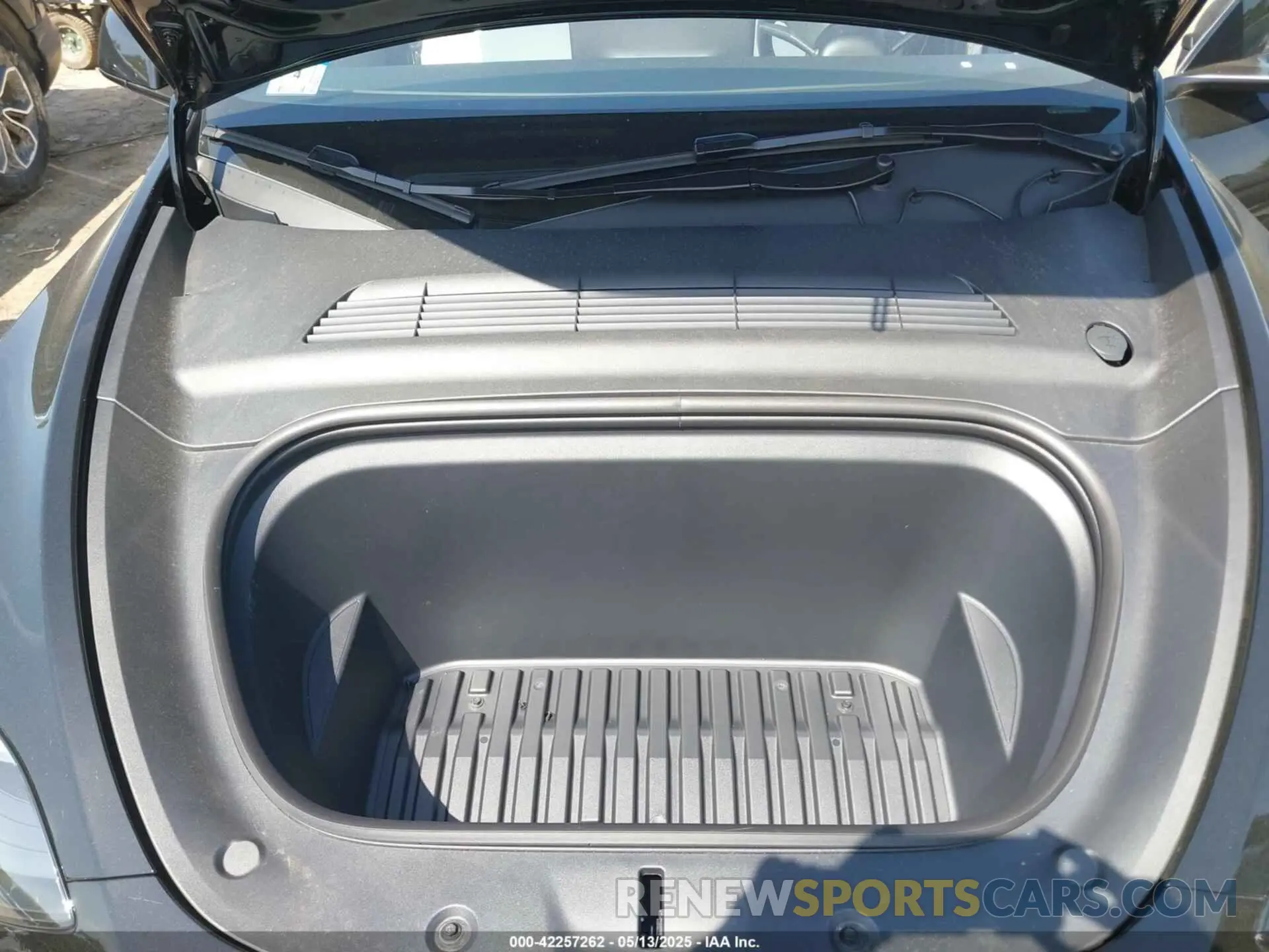 10 Photograph of a damaged car 7SAYGDEFXSF309548 TESLA MODEL Y 2025