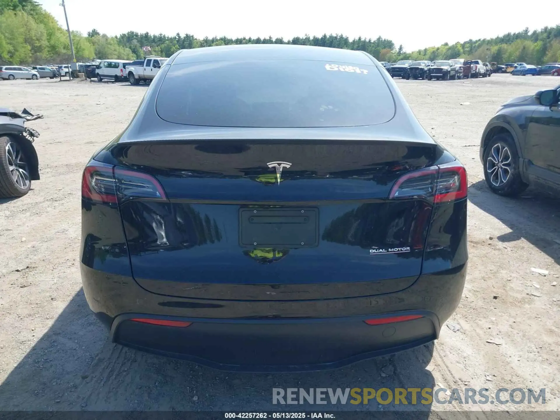 16 Photograph of a damaged car 7SAYGDEFXSF309548 TESLA MODEL Y 2025