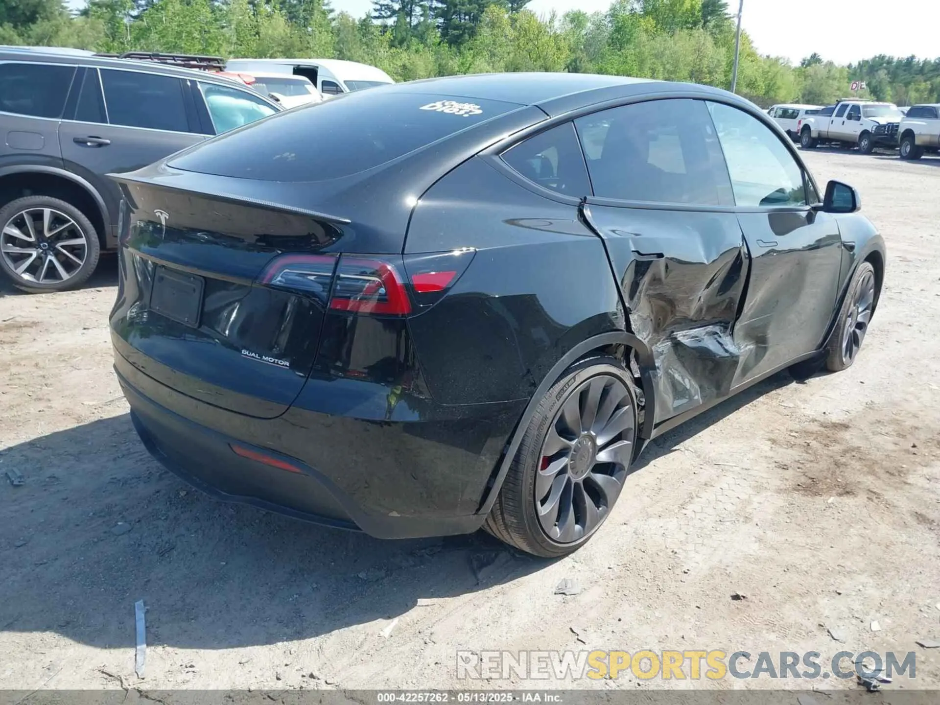 4 Photograph of a damaged car 7SAYGDEFXSF309548 TESLA MODEL Y 2025