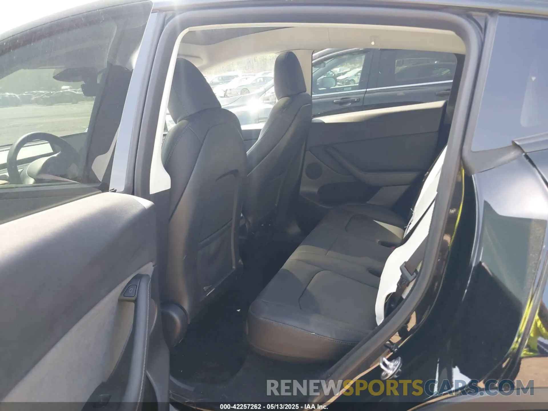 8 Photograph of a damaged car 7SAYGDEFXSF309548 TESLA MODEL Y 2025