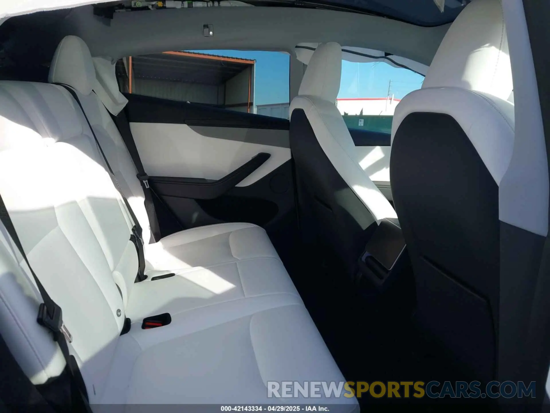 8 Photograph of a damaged car 7SAYGDEE3TA391421 TESLA MODEL Y 2026